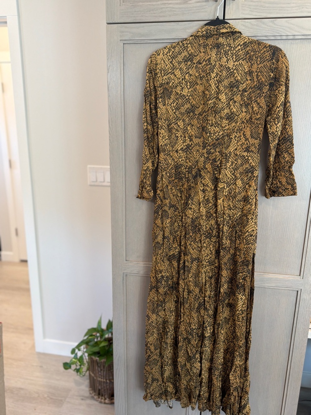 🔥 Chic Snake Print Maxi Shirt Dress | Button Front | Flowing Statement Piece - Picture 3 of 6